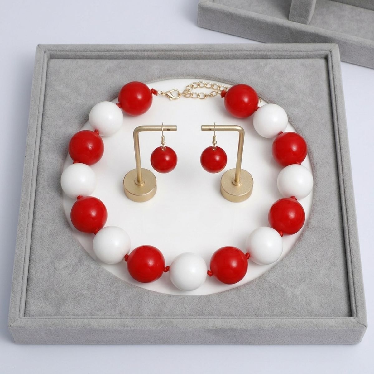 Mod Style Two Tone Red White Chunky Bead Necklace