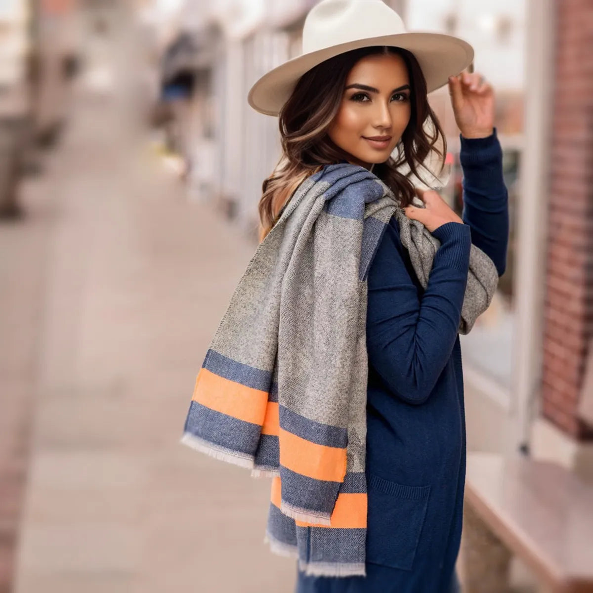 Bufanda con borde deshilachado y rayas de camuflaje