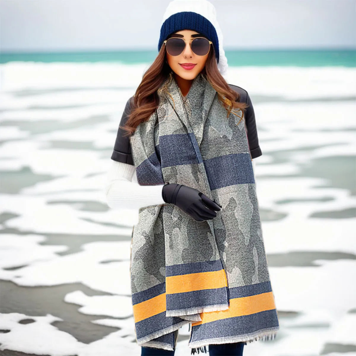 Bufanda con borde deshilachado y rayas de camuflaje