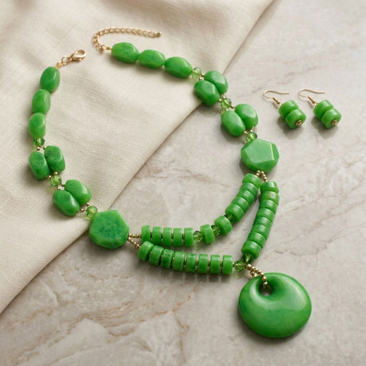 Long Leafy Green Chunky Beaded Pendant Necklace