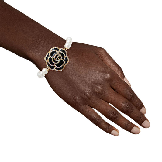 Black Flower Pearl Bracelet|Stretch to Fit - Premium Wholesale Jewelry from Pinktown - Just $12! Shop now at chiquestyles