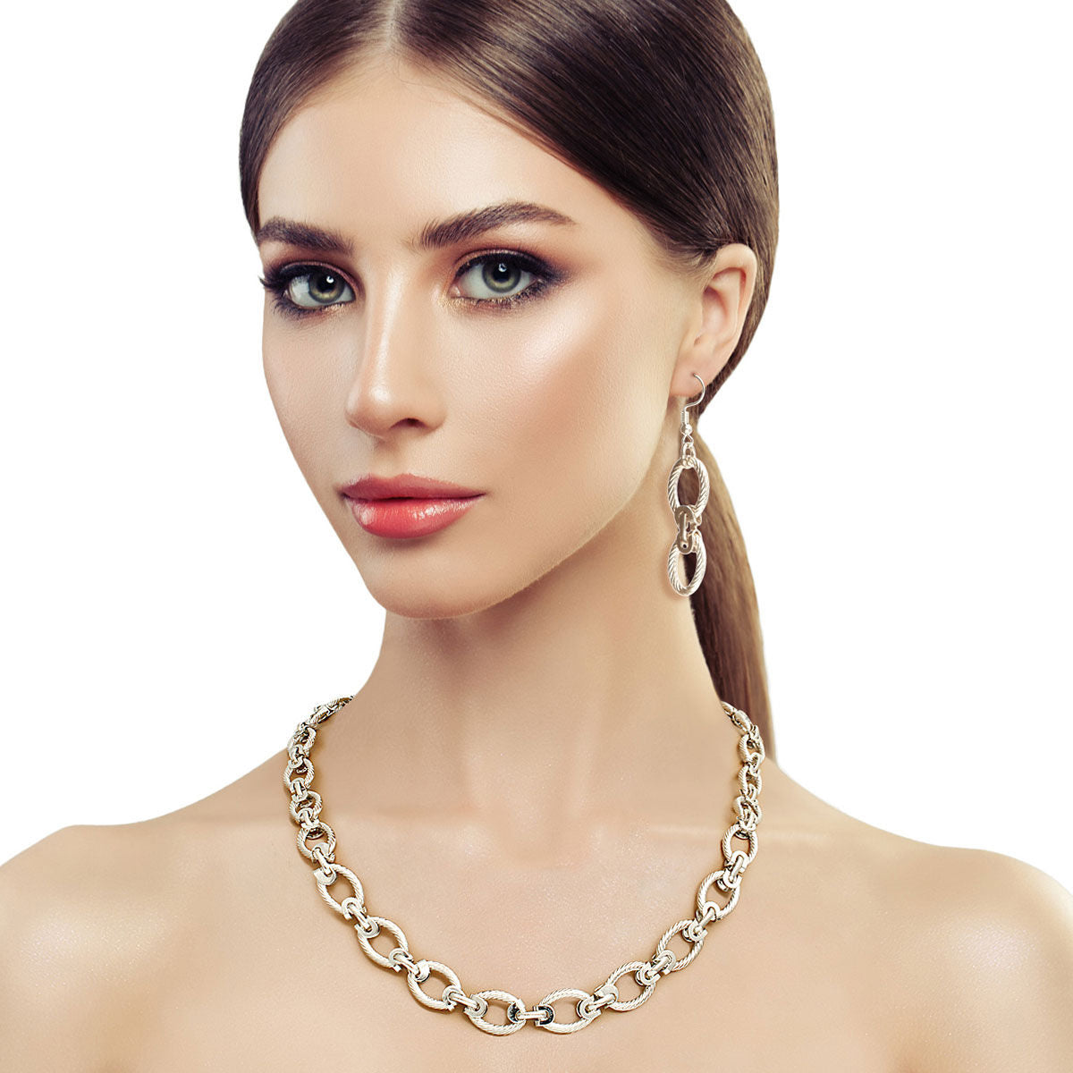 Twisted Oval Silver Metal Chain Set - Premium Wholesale Jewelry from Pinktown - Just $15! Shop now at chiquestyles