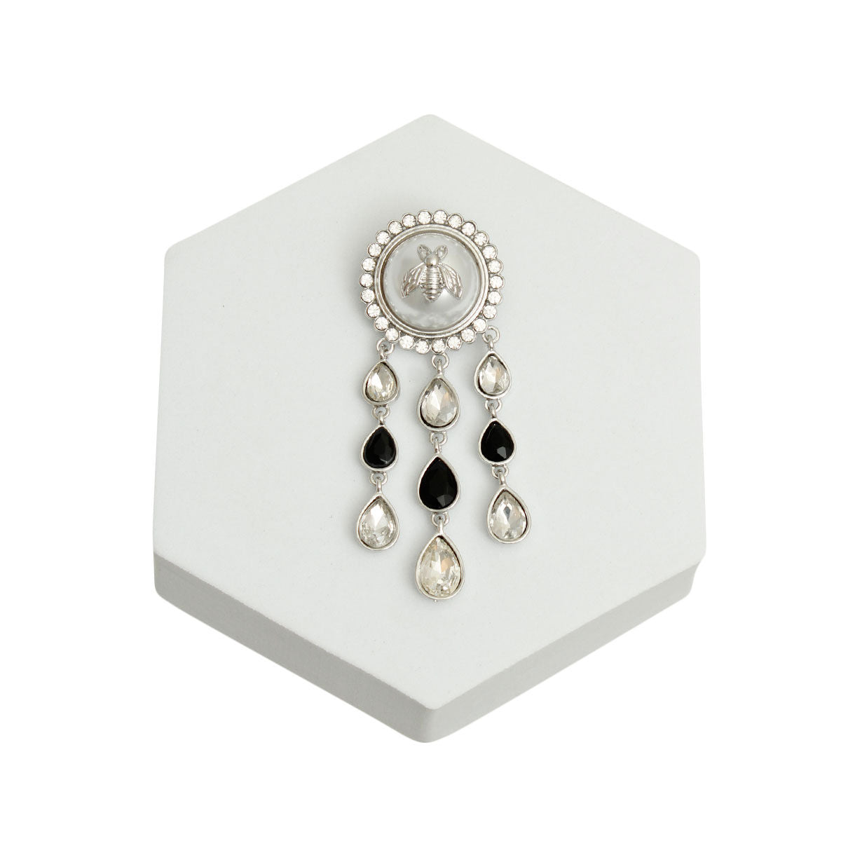 Vintage Look Silver Bee Brooch - Premium Wholesale Jewelry from Pinktown - Just $12! Shop now at chiquestyles