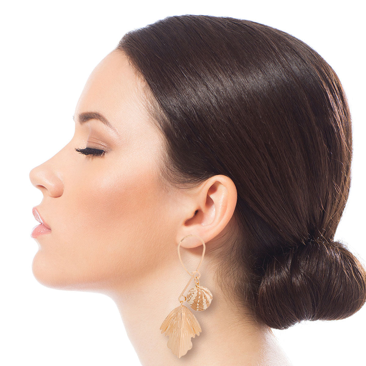 Brown Raffia Fanned Gold Earrings|3.25 inches - Premium Wholesale Jewelry from Pinktown - Just $6! Shop now at chiquestyles